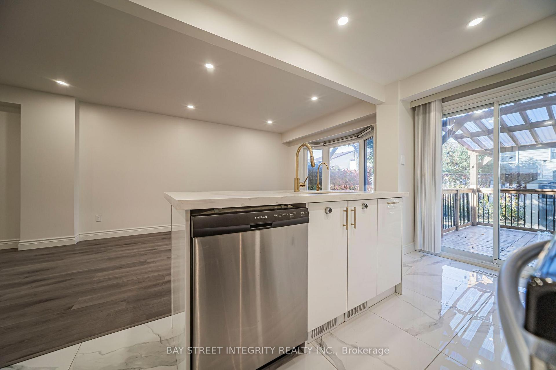 Photo 16 of 28 Fawndale Crescent, Scarborough, Steeles — HOMEH