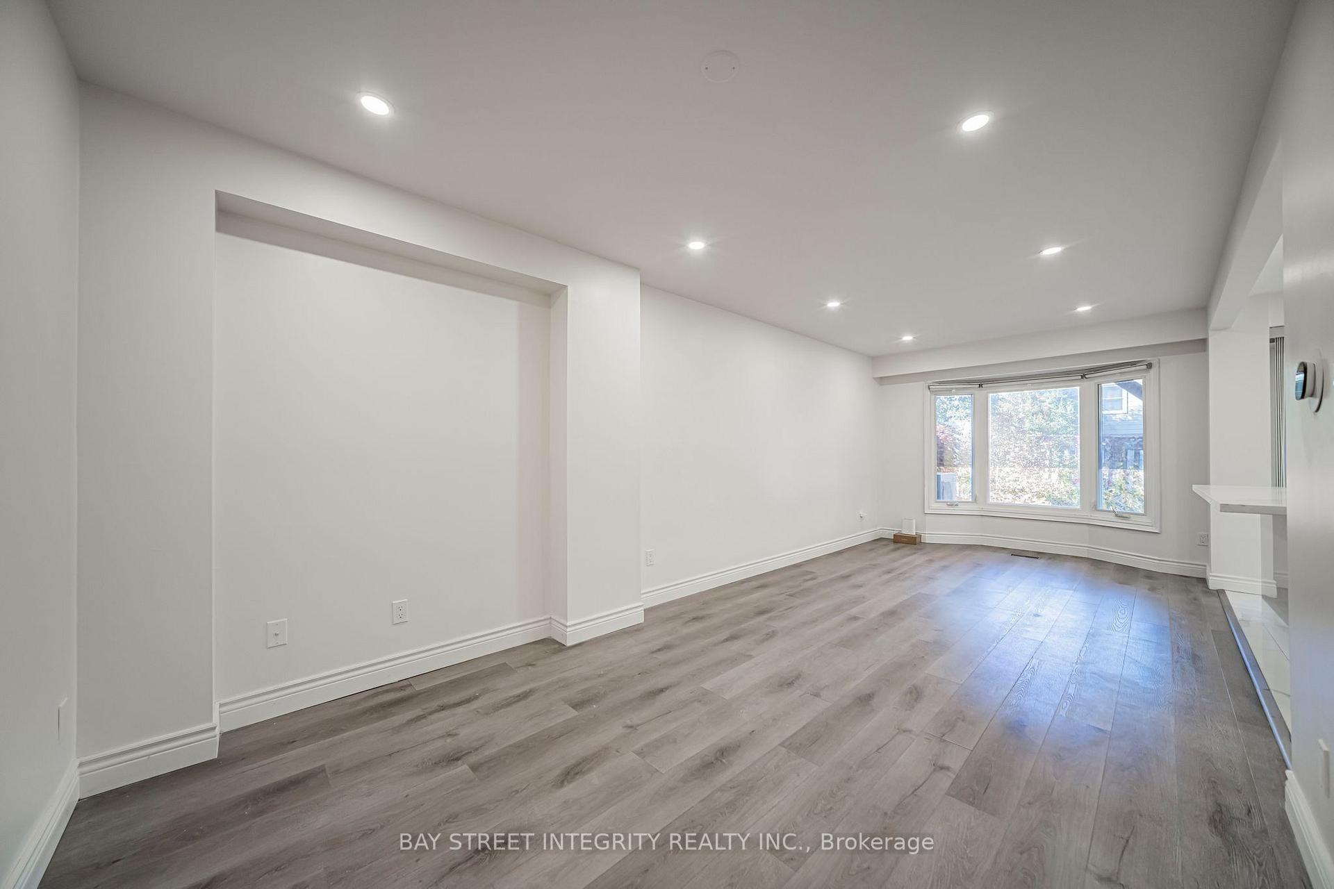 Photo 17 of 28 Fawndale Crescent, Scarborough, Steeles — HOMEH