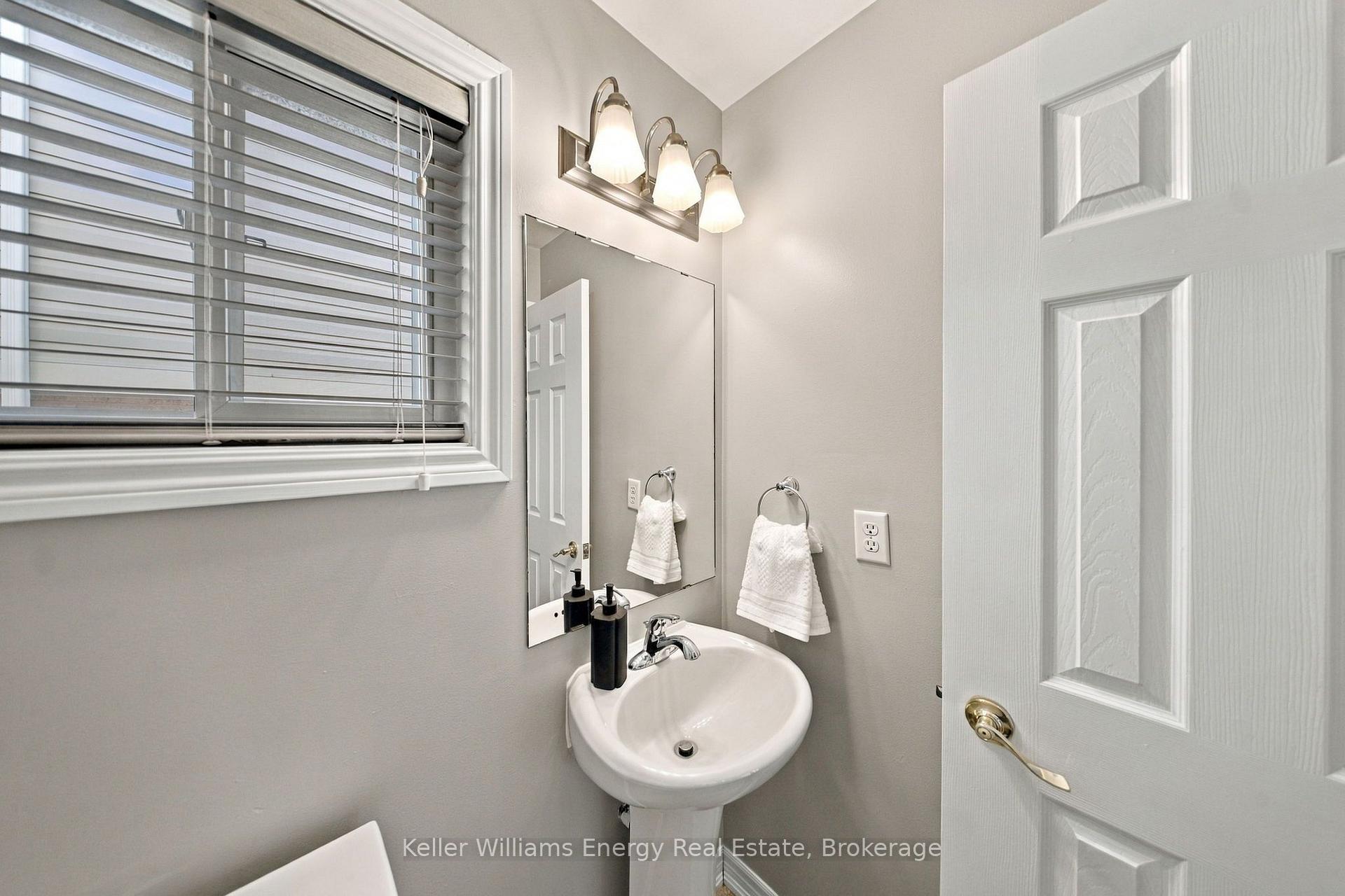 Photo 6 of 8 Quackenbush Street, Clarington, Bowmanville — HOMEH