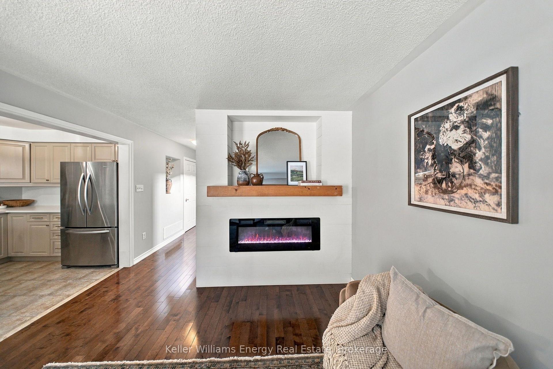 Photo 10 of 8 Quackenbush Street, Clarington, Bowmanville — HOMEH