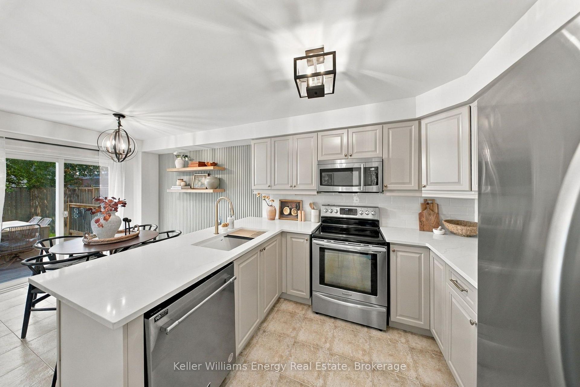 Photo 15 of 8 Quackenbush Street, Clarington, Bowmanville — HOMEH
