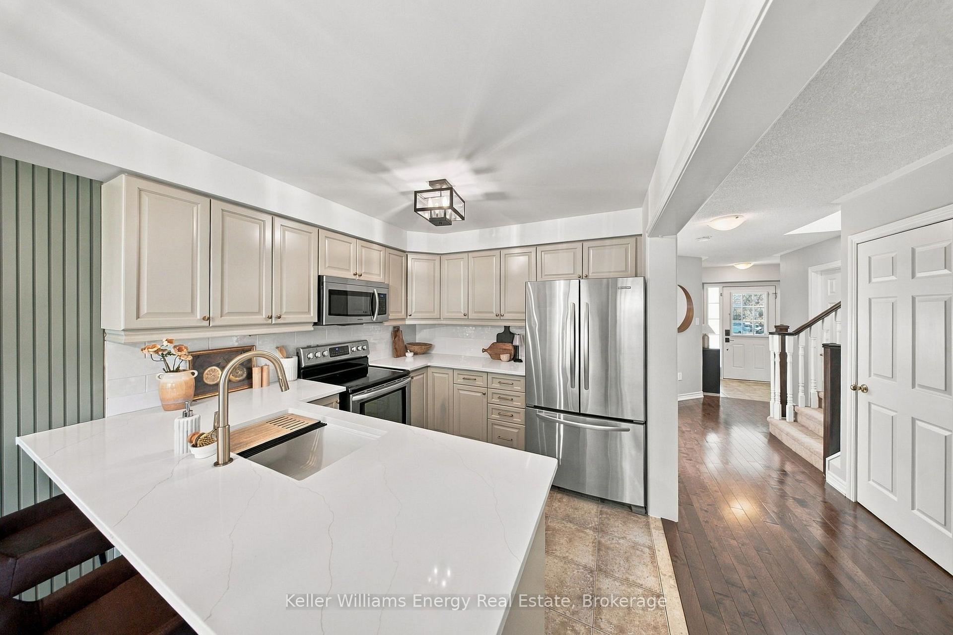 Photo 19 of 8 Quackenbush Street, Clarington, Bowmanville — HOMEH