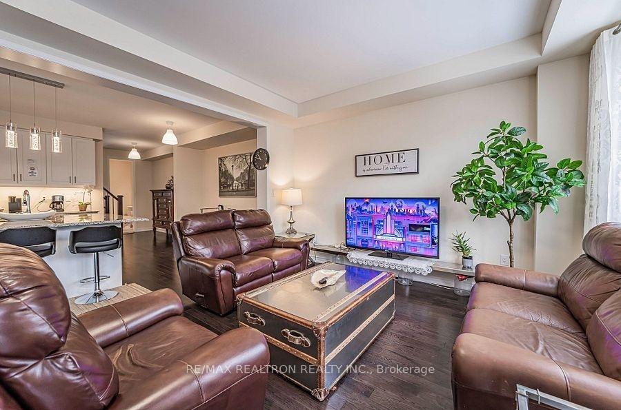 Photo 5 of 30 Vaudeville Drive, Etobicoke, Alderwood — HOMEH