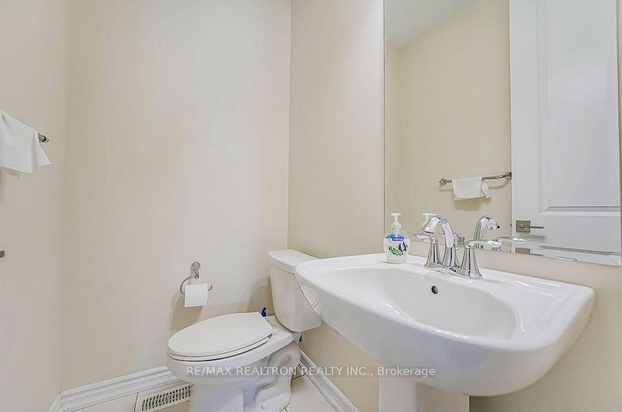 Photo 9 of 30 Vaudeville Drive, Etobicoke, Alderwood — HOMEH