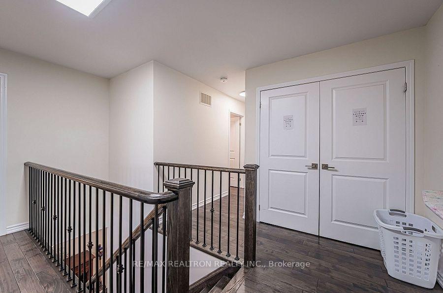 Photo 11 of 30 Vaudeville Drive, Etobicoke, Alderwood — HOMEH