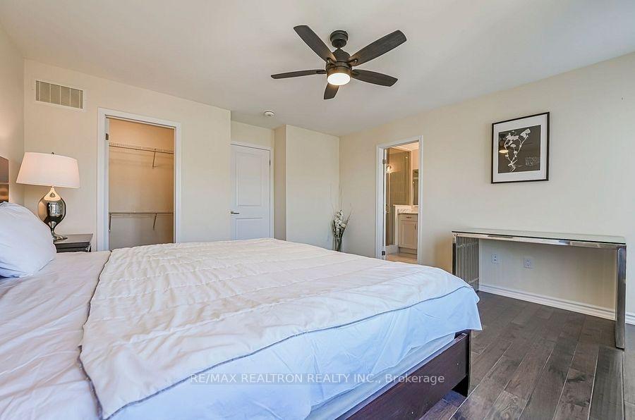 Photo 13 of 30 Vaudeville Drive, Etobicoke, Alderwood — HOMEH