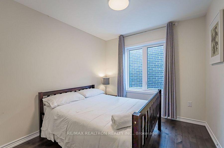 Photo 17 of 30 Vaudeville Drive, Etobicoke, Alderwood — HOMEH