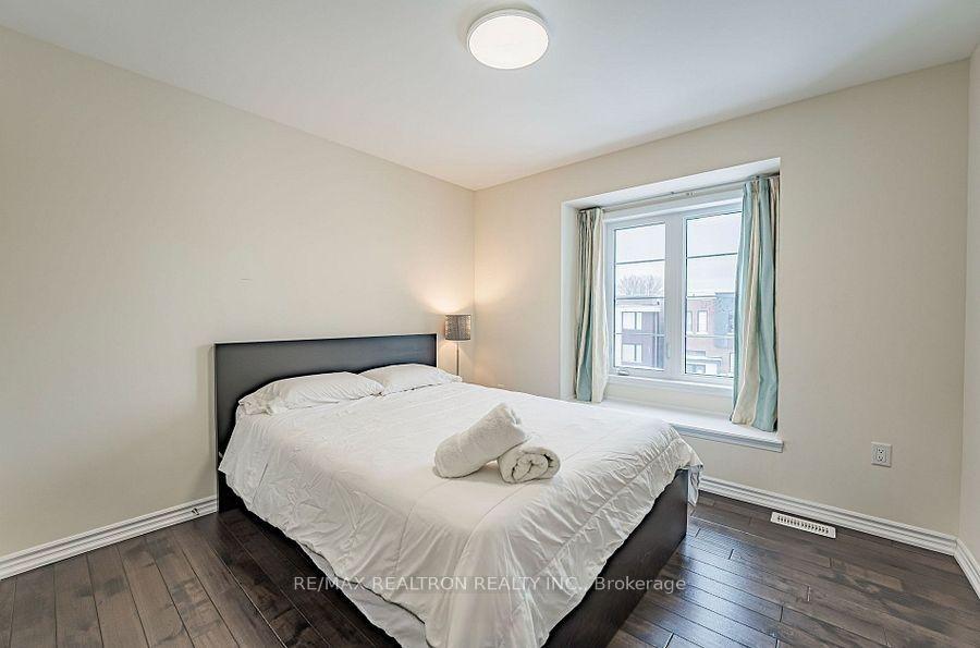 Photo 19 of 30 Vaudeville Drive, Etobicoke, Alderwood — HOMEH