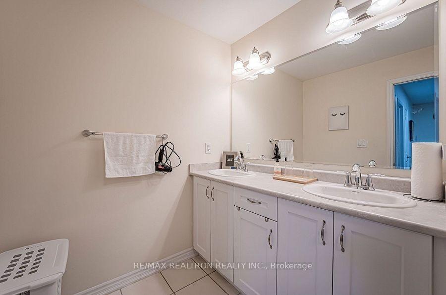 Photo 21 of 30 Vaudeville Drive, Etobicoke, Alderwood — HOMEH