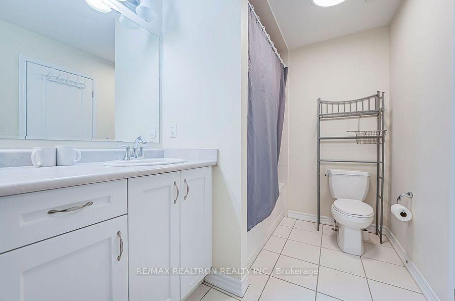 Photo 22 of 30 Vaudeville Drive, Etobicoke, Alderwood — HOMEH