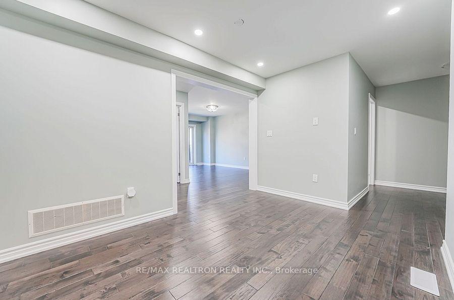 Photo 23 of 30 Vaudeville Drive, Etobicoke, Alderwood — HOMEH