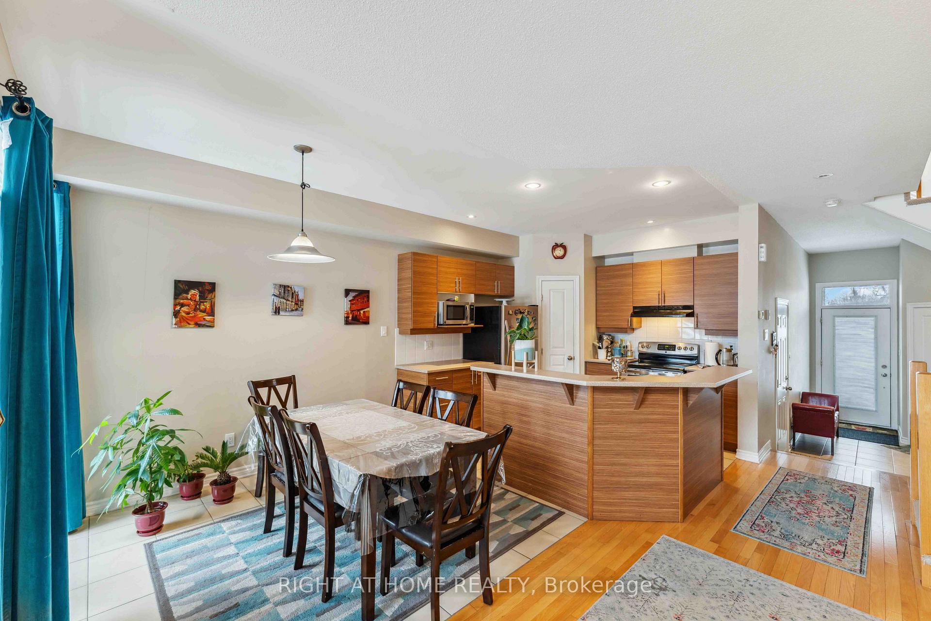 Photo 12 of 300 Cooks Mill Crescent, Ottawa, Riverside South — HOMEH