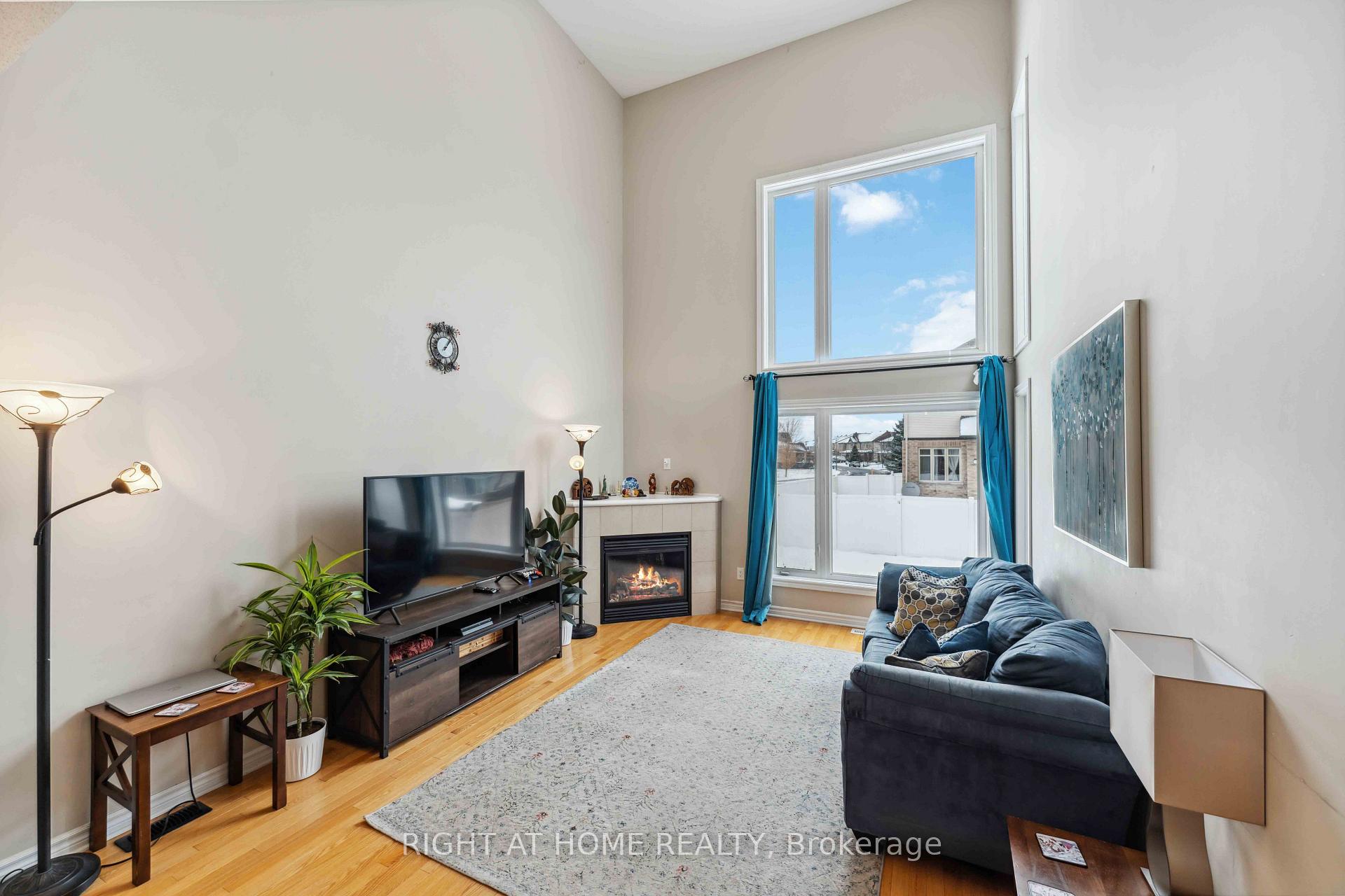 Photo 14 of 300 Cooks Mill Crescent, Ottawa, Riverside South — HOMEH