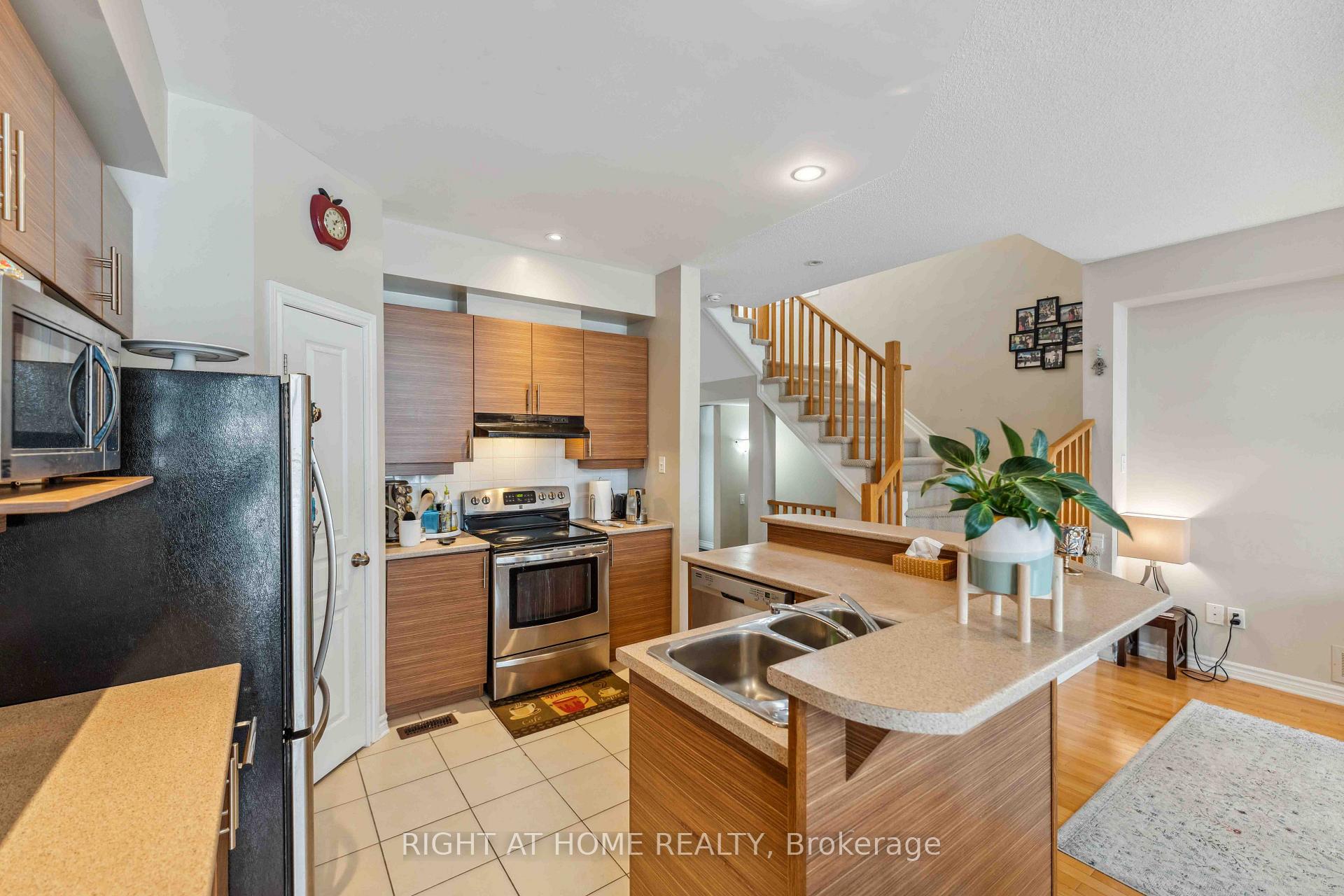 Photo 18 of 300 Cooks Mill Crescent, Ottawa, Riverside South — HOMEH