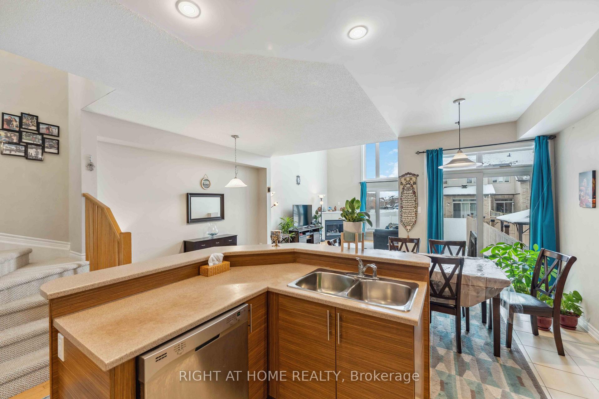 Photo 20 of 300 Cooks Mill Crescent, Ottawa, Riverside South — HOMEH