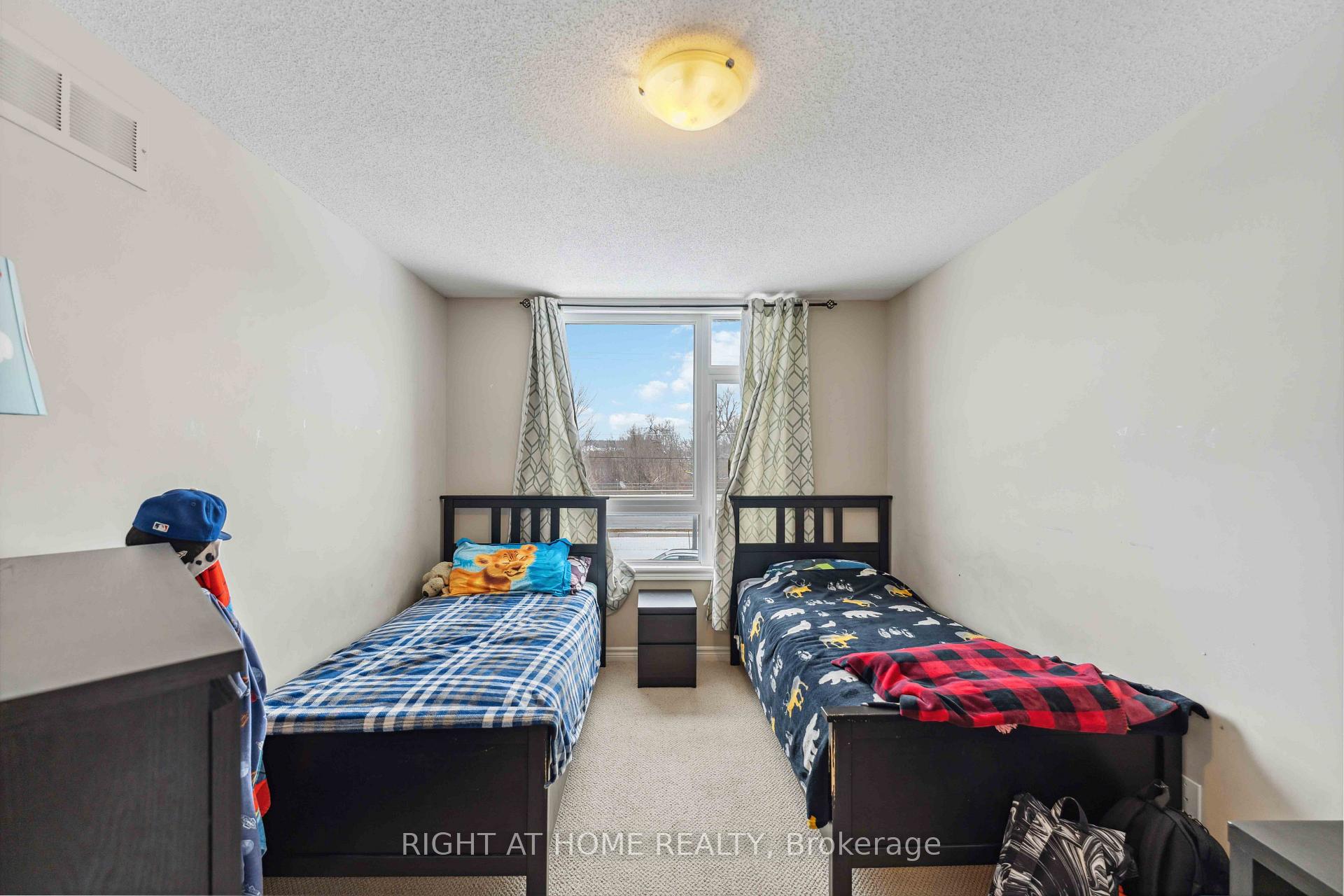 Photo 32 of 300 Cooks Mill Crescent, Ottawa, Riverside South — HOMEH