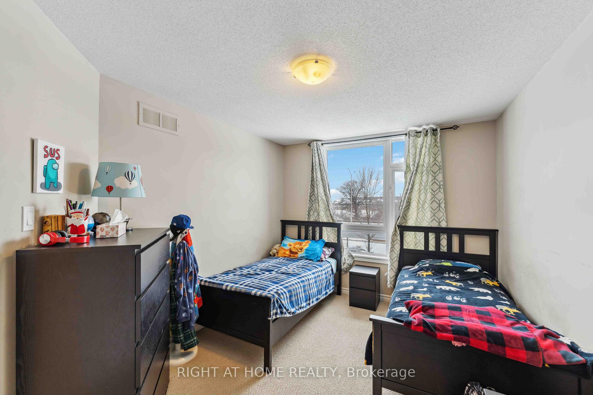 Photo 33 of 300 Cooks Mill Crescent, Ottawa, Riverside South — HOMEH