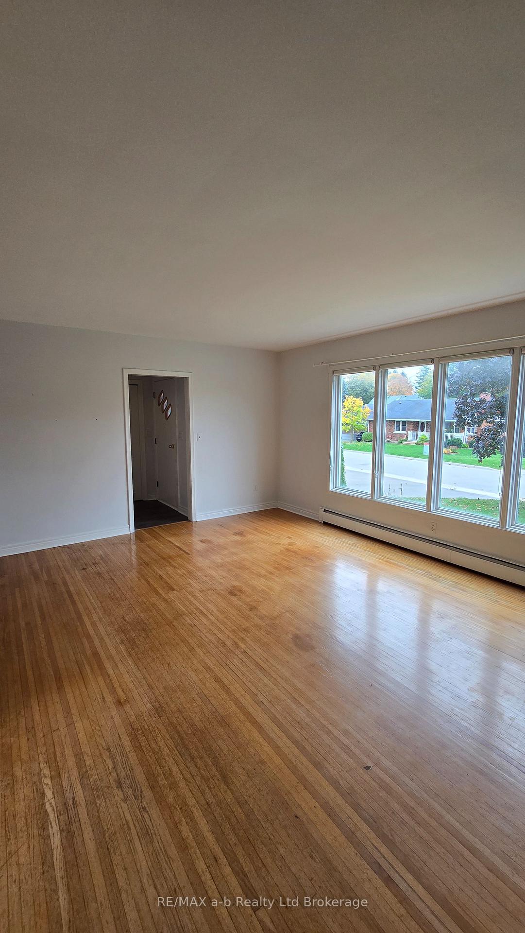 Photo 18 of 361 Vincent Street, Woodstock, Woodstock - North — HOMEH