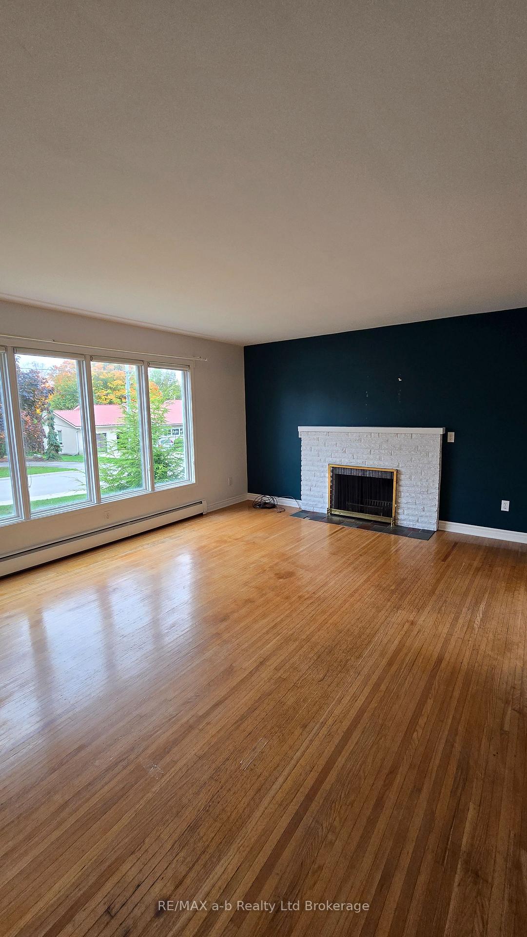 Photo 20 of 361 Vincent Street, Woodstock, Woodstock - North — HOMEH