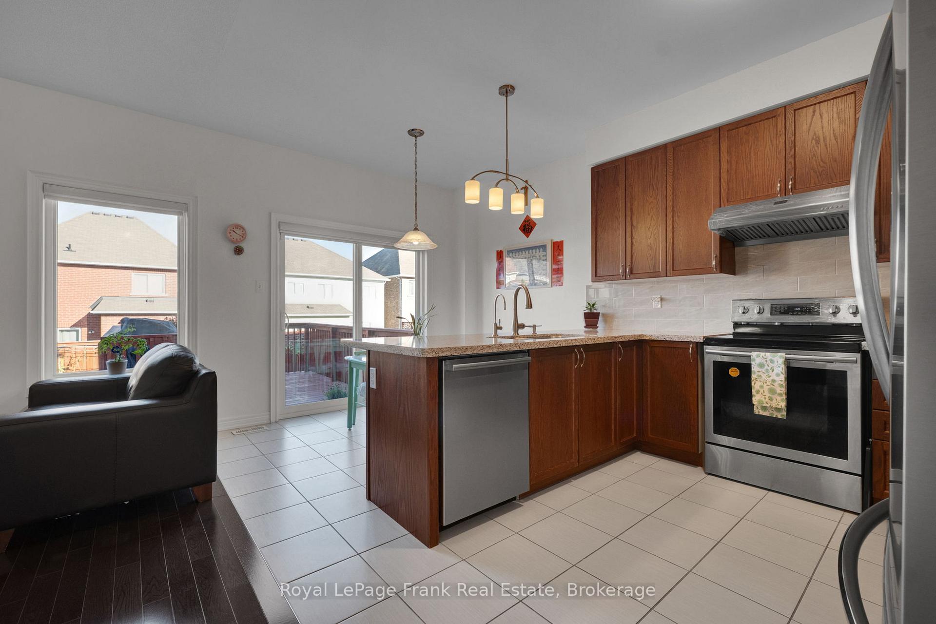 Photo 8 of 1523 Dunedin Crescent, Oshawa, Taunton — HOMEH