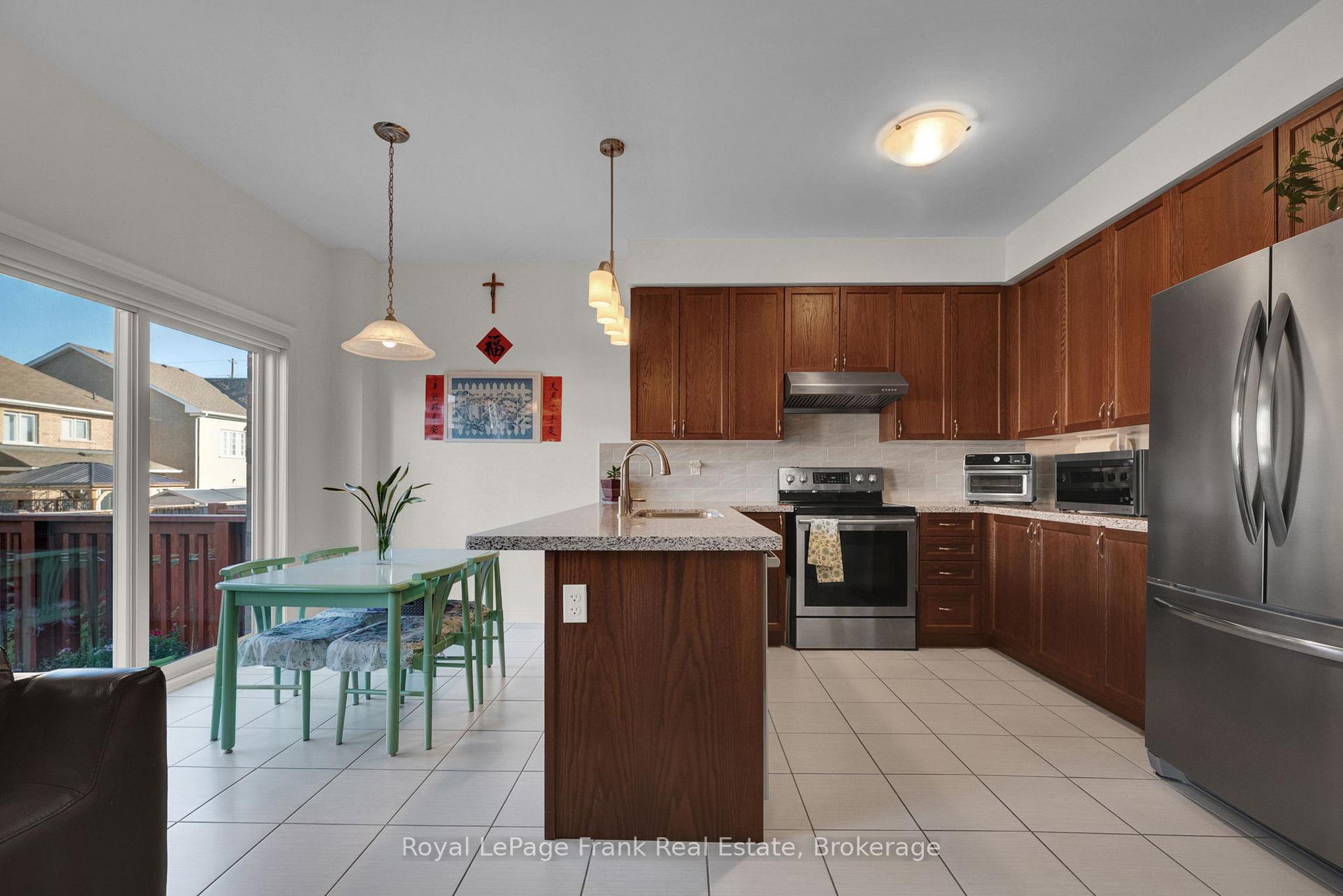 Photo 9 of 1523 Dunedin Crescent, Oshawa, Taunton — HOMEH