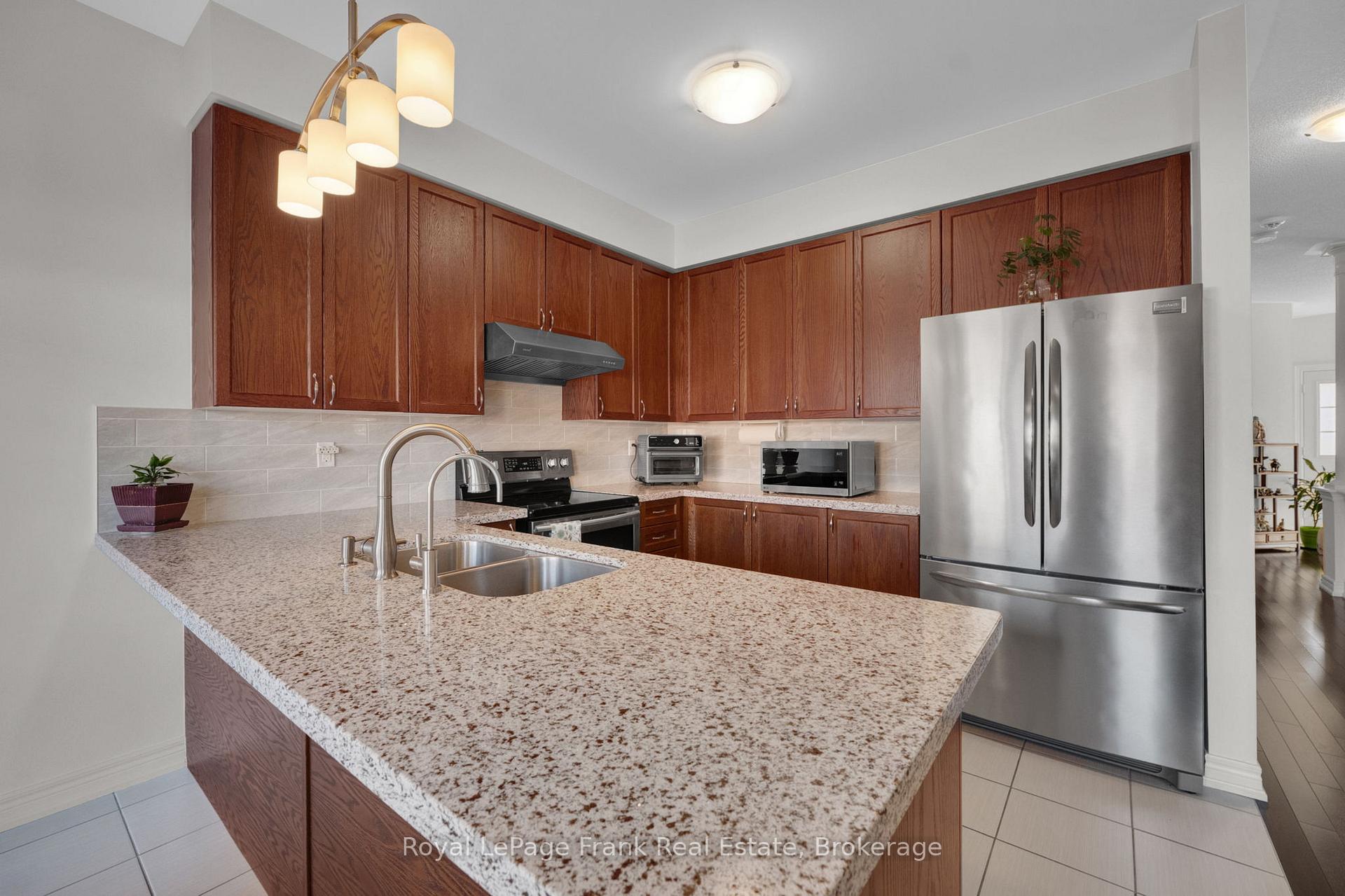 Photo 10 of 1523 Dunedin Crescent, Oshawa, Taunton — HOMEH
