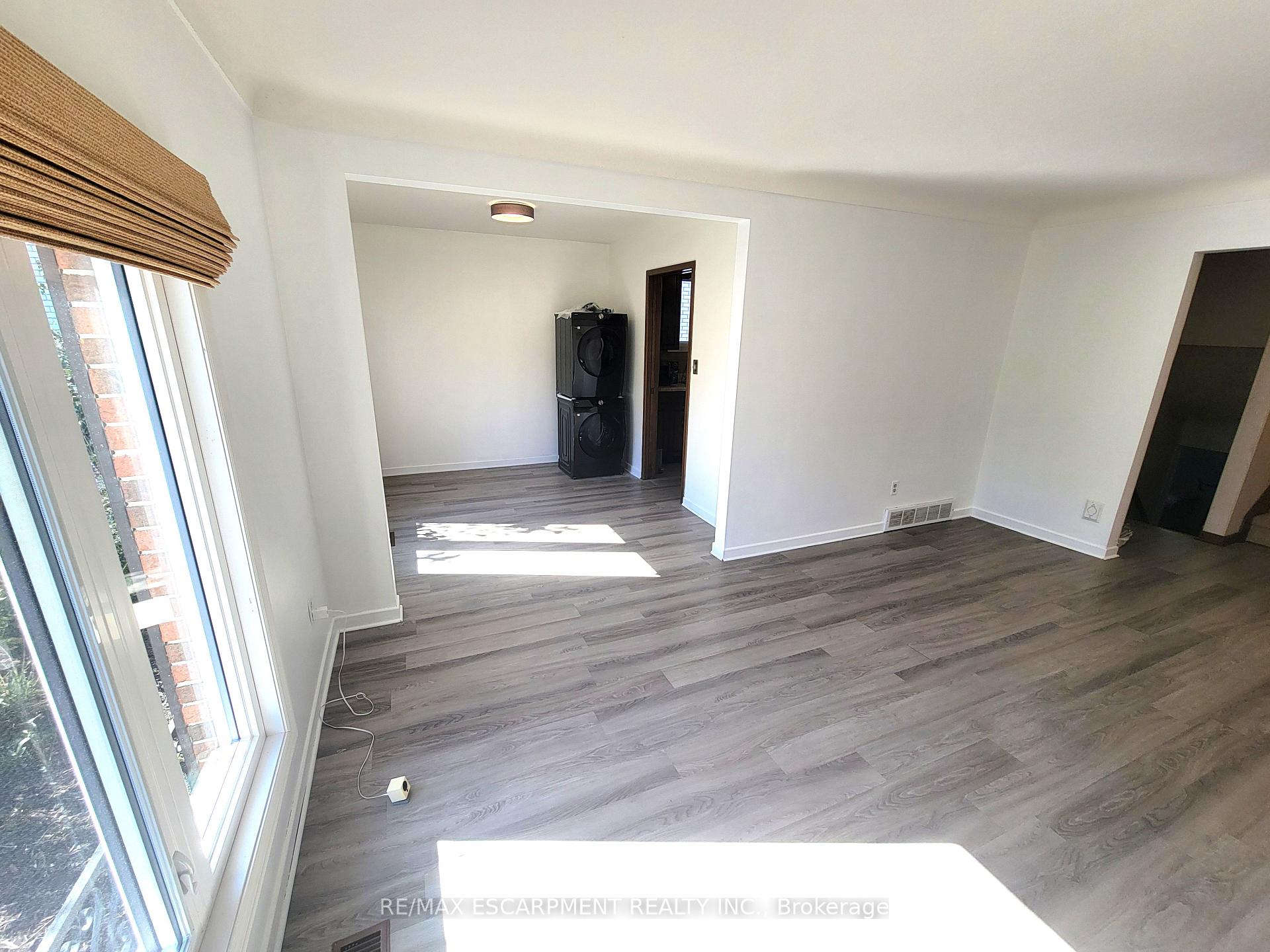 Photo 4 of Unit Main, 9 Charleen Circle, St. Catharines, Carlton/Bunting — HOMEH