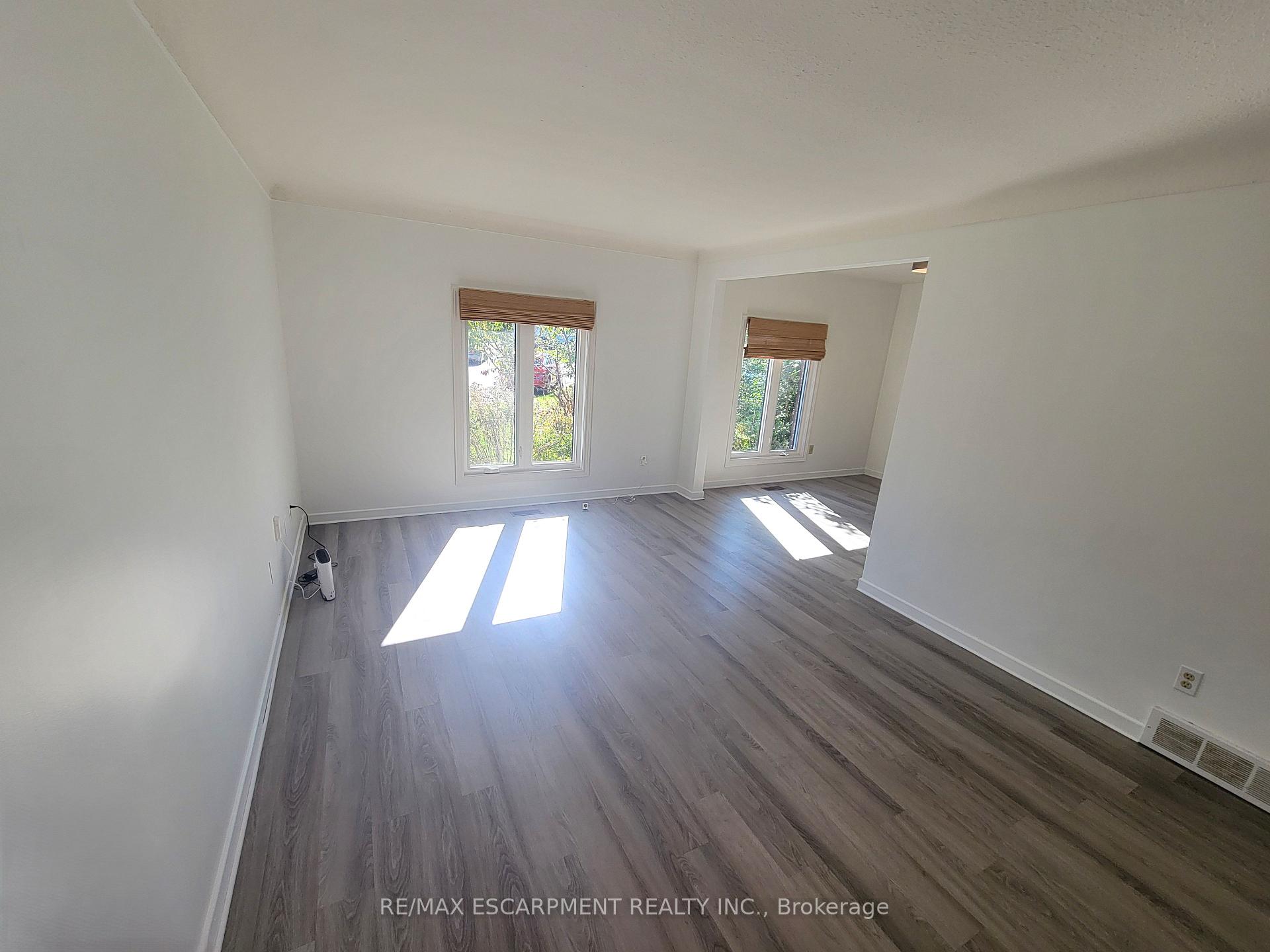 Photo 5 of Unit Main, 9 Charleen Circle, St. Catharines, Carlton/Bunting — HOMEH