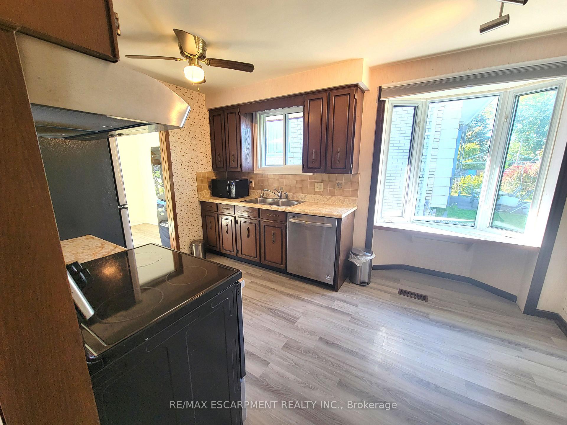 Photo 6 of Unit Main, 9 Charleen Circle, St. Catharines, Carlton/Bunting — HOMEH