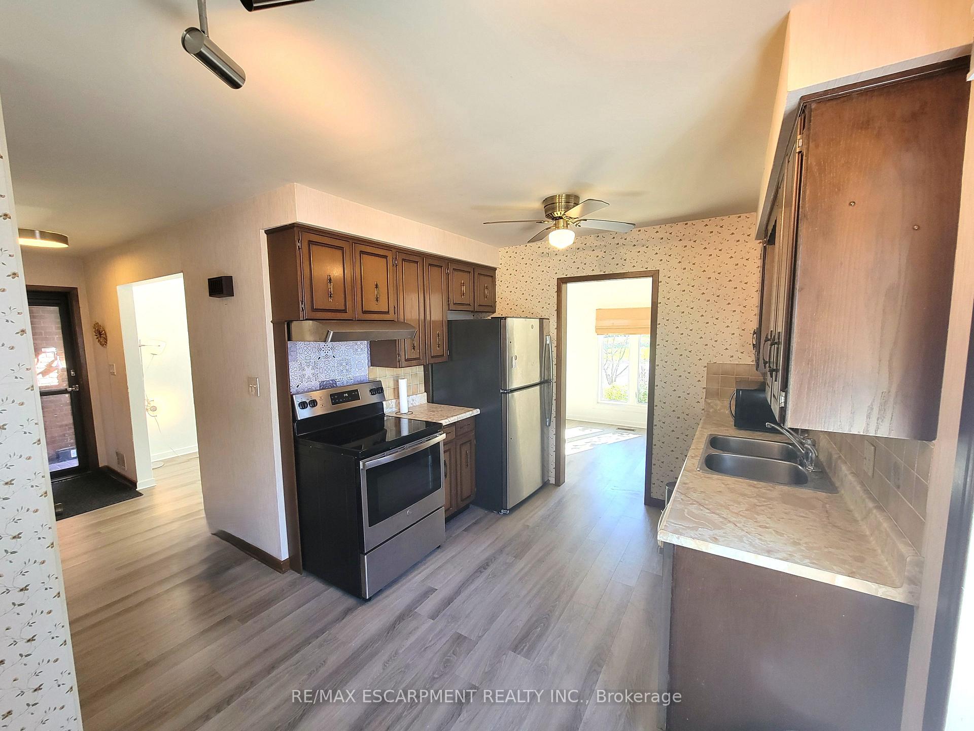 Photo 7 of Unit Main, 9 Charleen Circle, St. Catharines, Carlton/Bunting — HOMEH