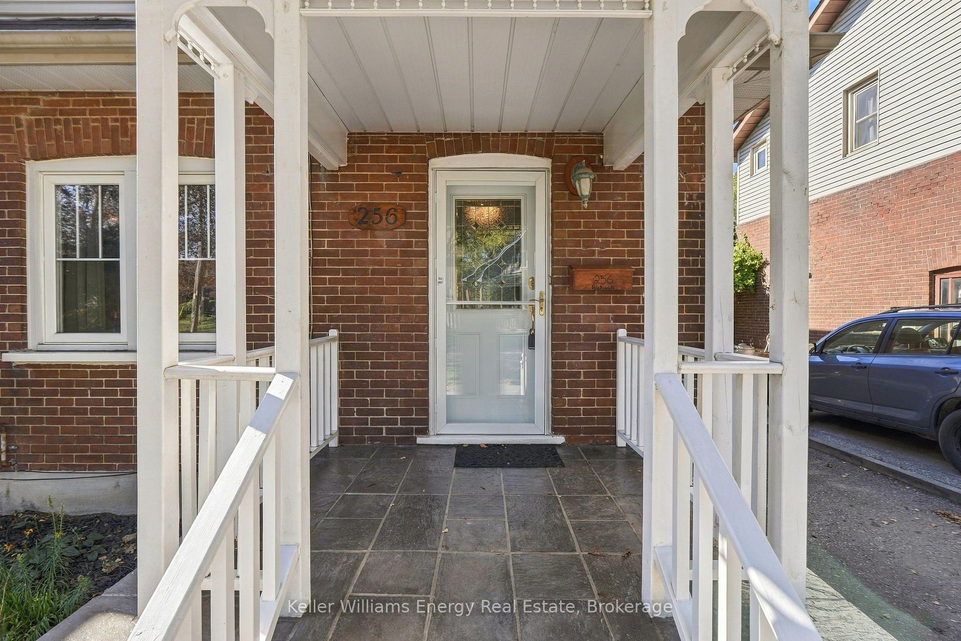 Photo 2 of 256 Grooms Avenue, Oshawa, O'Neill — HOMEH