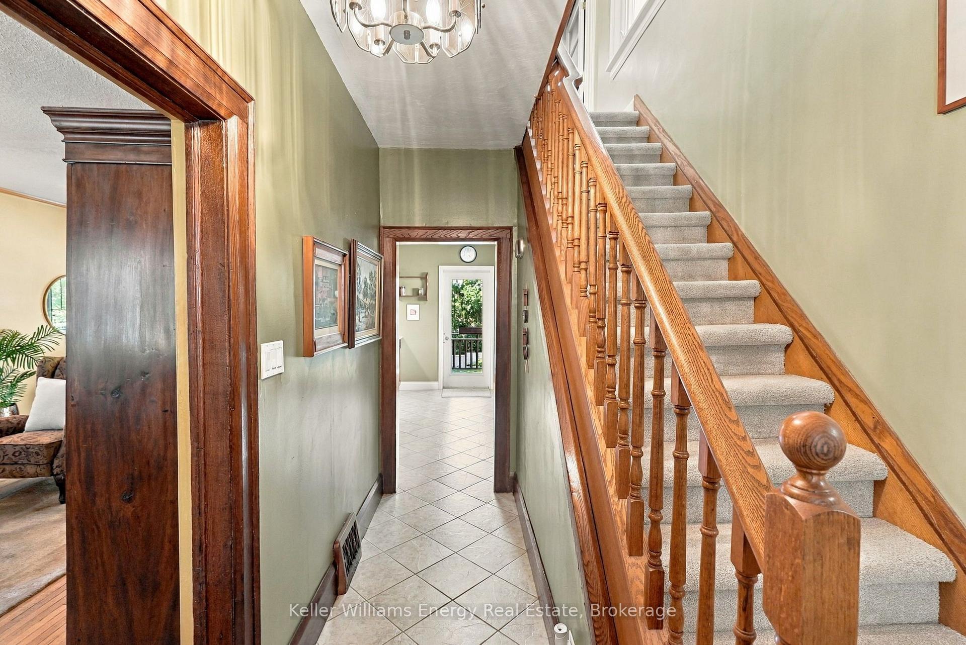 Photo 4 of 256 Grooms Avenue, Oshawa, O'Neill — HOMEH