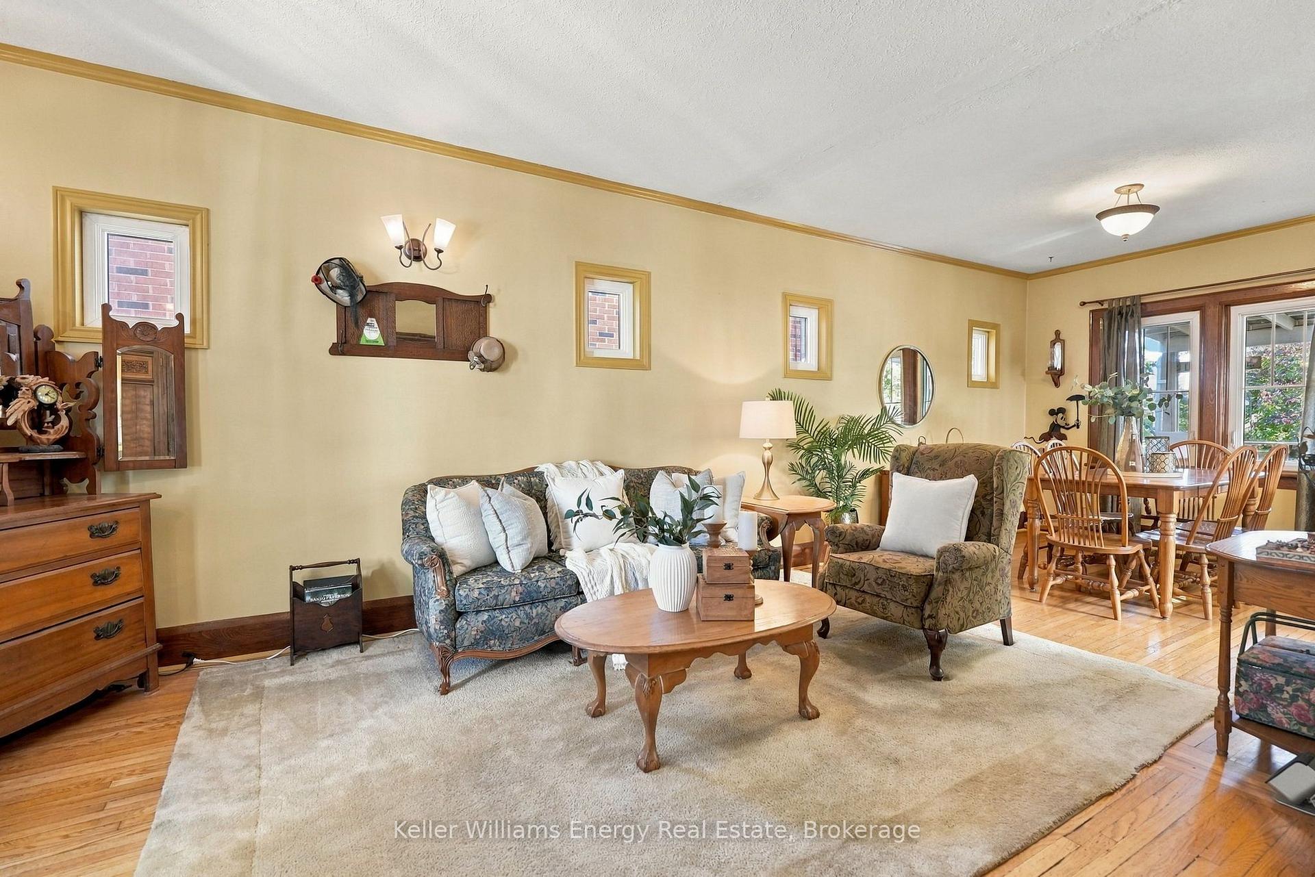 Photo 5 of 256 Grooms Avenue, Oshawa, O'Neill — HOMEH