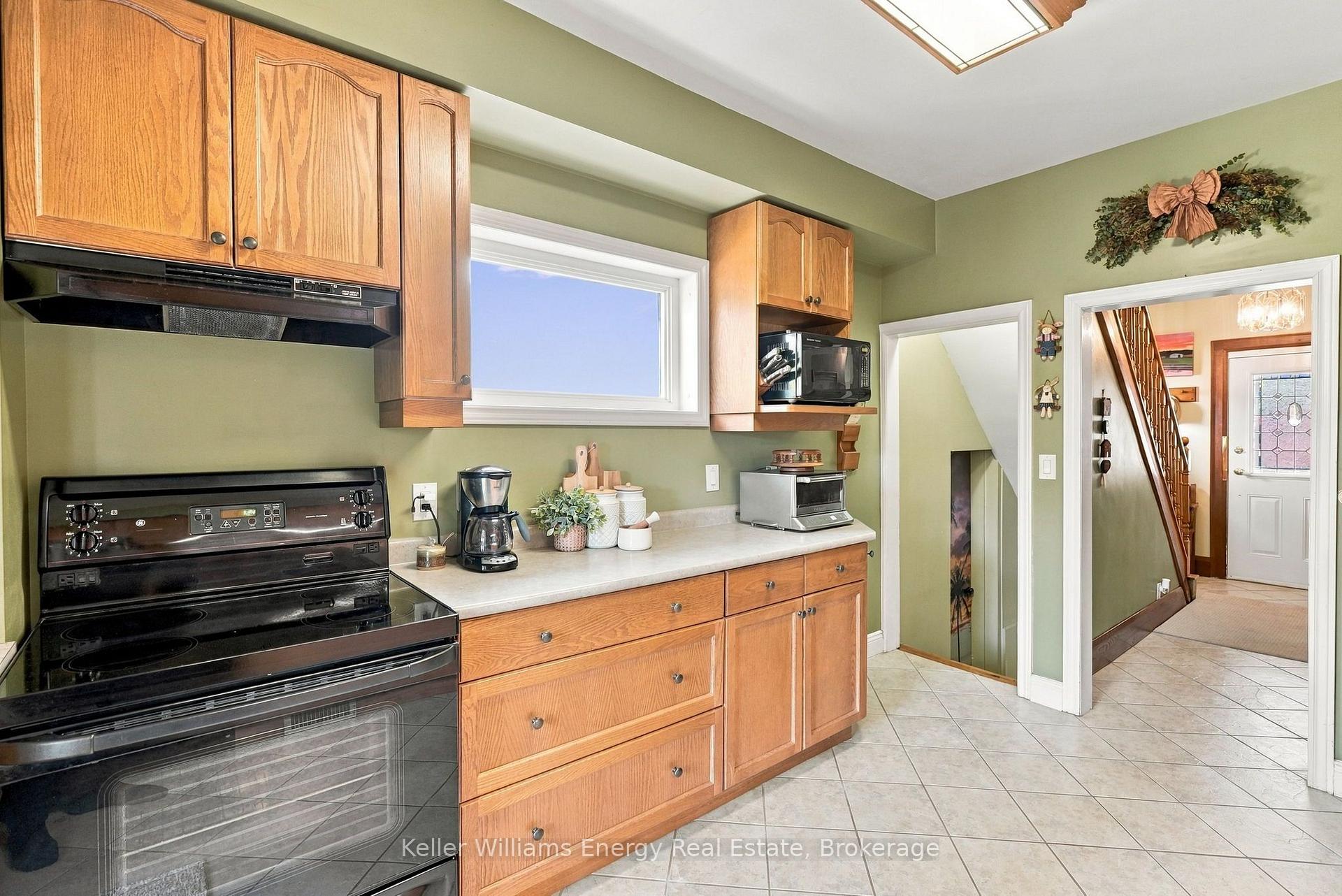 Photo 11 of 256 Grooms Avenue, Oshawa, O'Neill — HOMEH