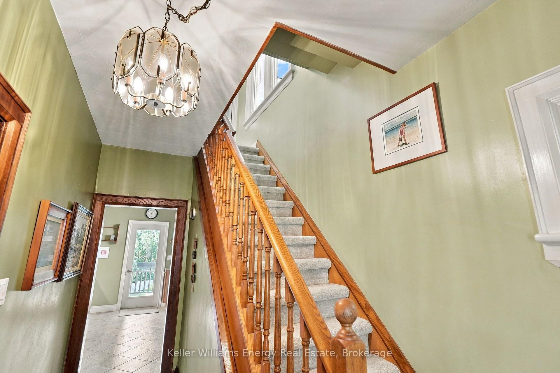 Photo 13 of 256 Grooms Avenue, Oshawa, O'Neill — HOMEH