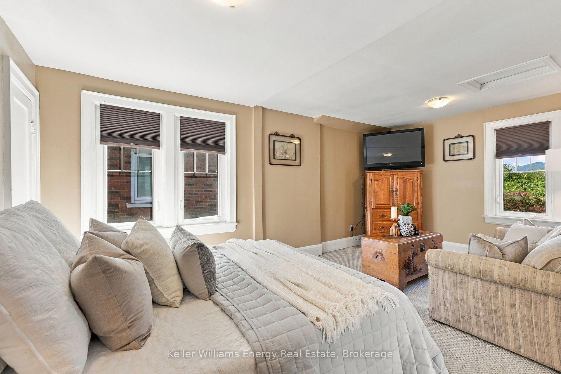 Photo 15 of 256 Grooms Avenue, Oshawa, O'Neill — HOMEH