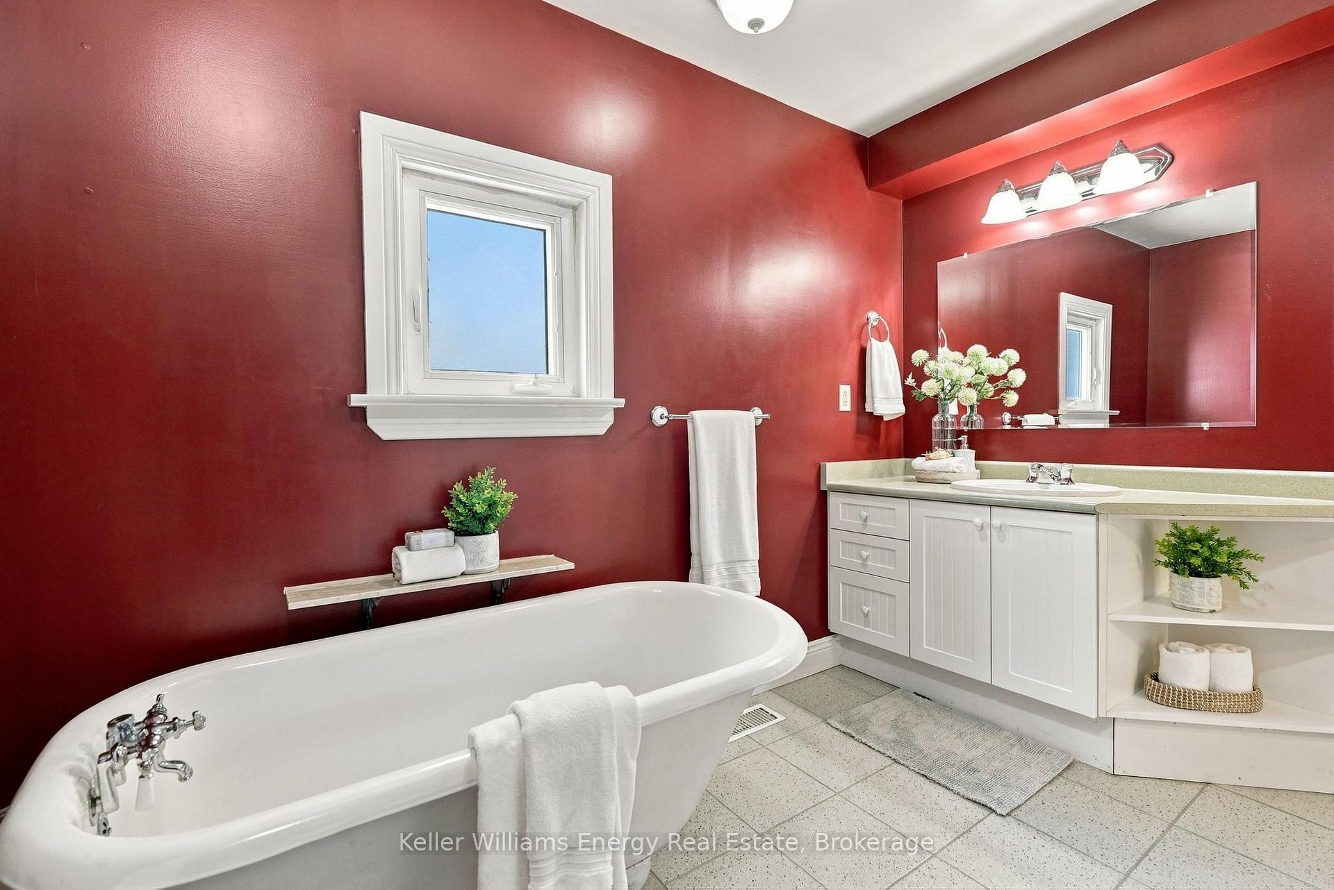 Photo 19 of 256 Grooms Avenue, Oshawa, O'Neill — HOMEH