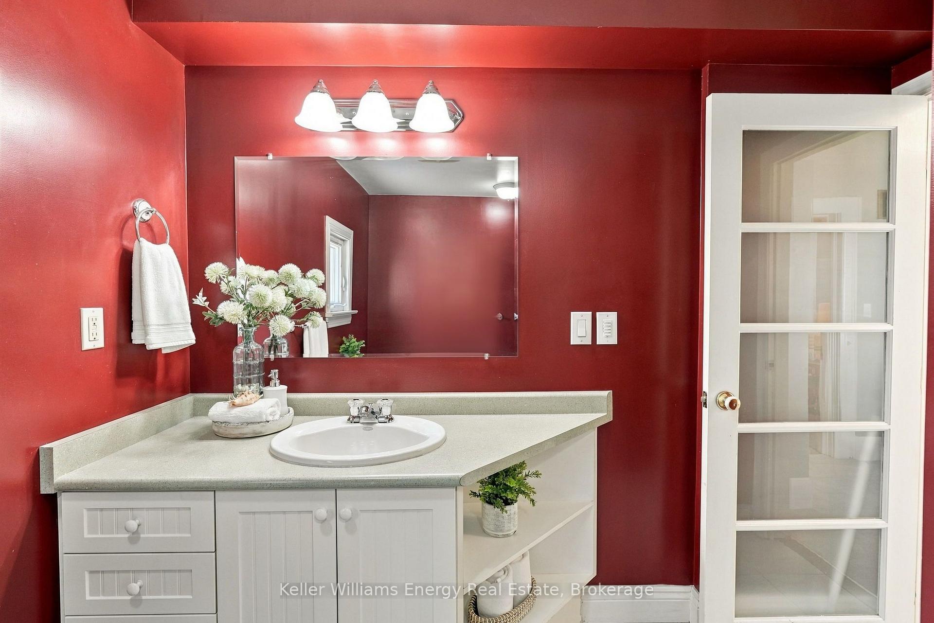 Photo 20 of 256 Grooms Avenue, Oshawa, O'Neill — HOMEH