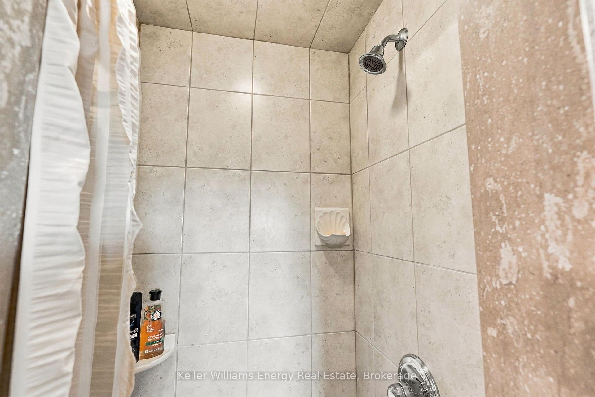 Photo 21 of 256 Grooms Avenue, Oshawa, O'Neill — HOMEH