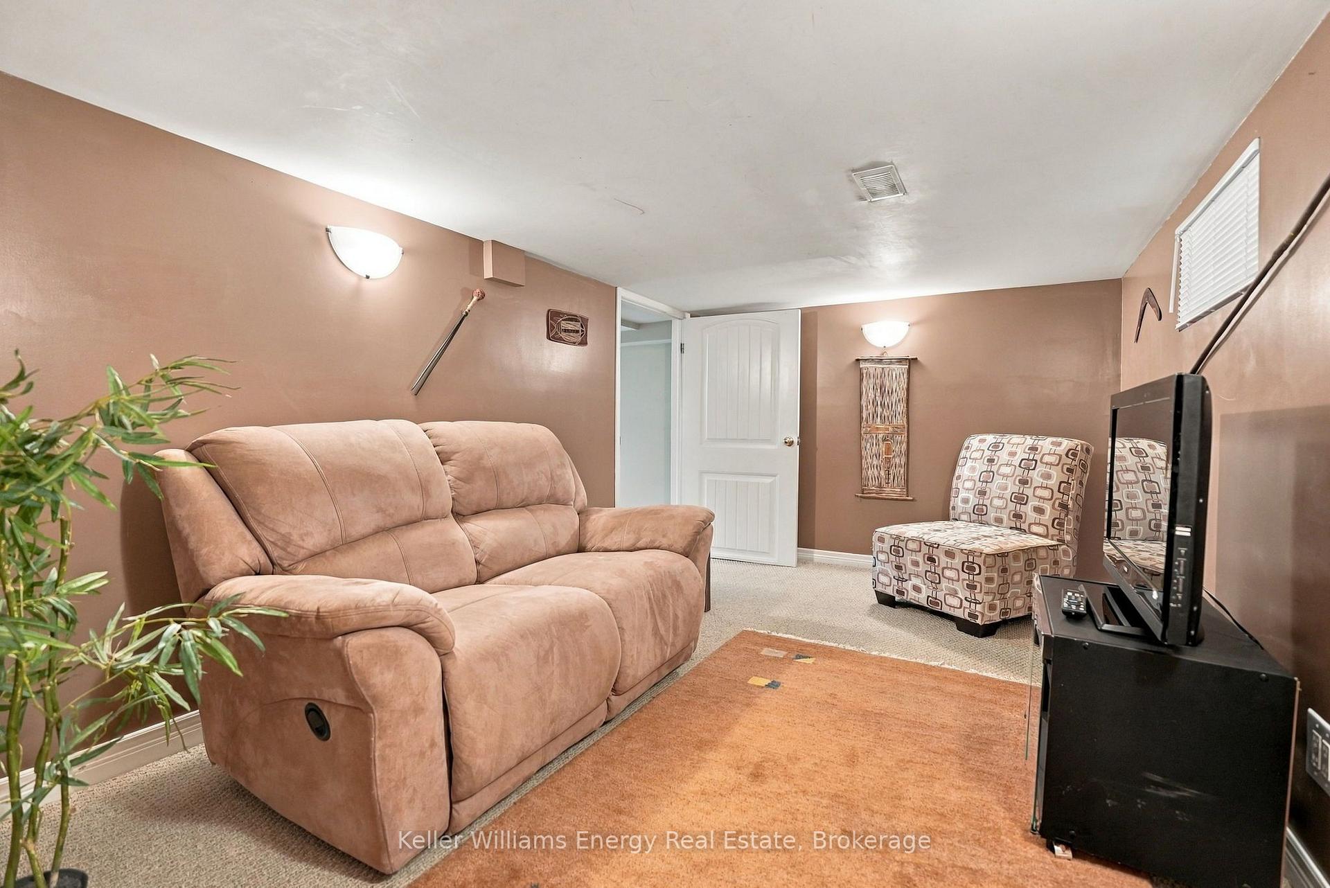 Photo 24 of 256 Grooms Avenue, Oshawa, O'Neill — HOMEH