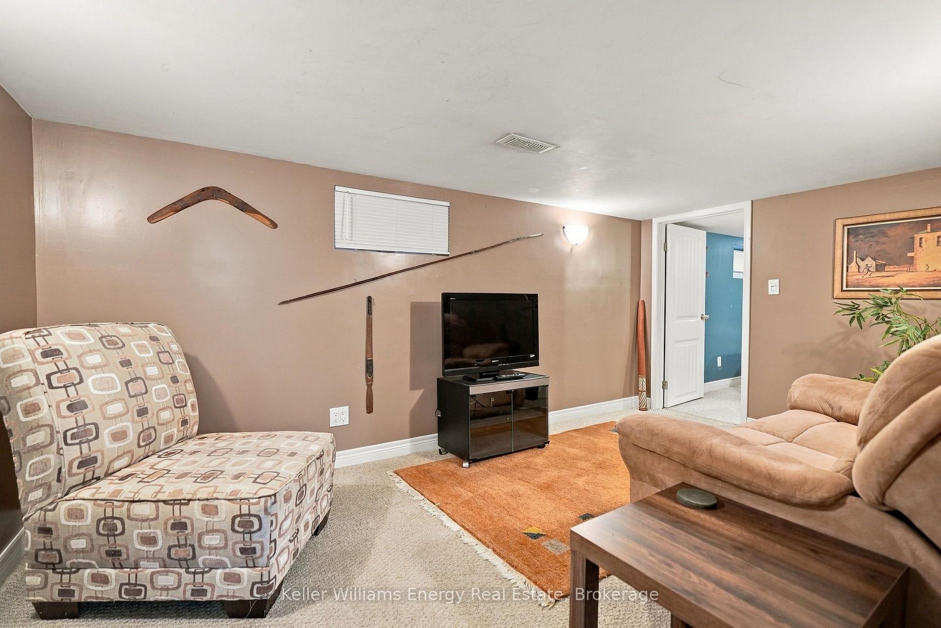 Photo 25 of 256 Grooms Avenue, Oshawa, O'Neill — HOMEH
