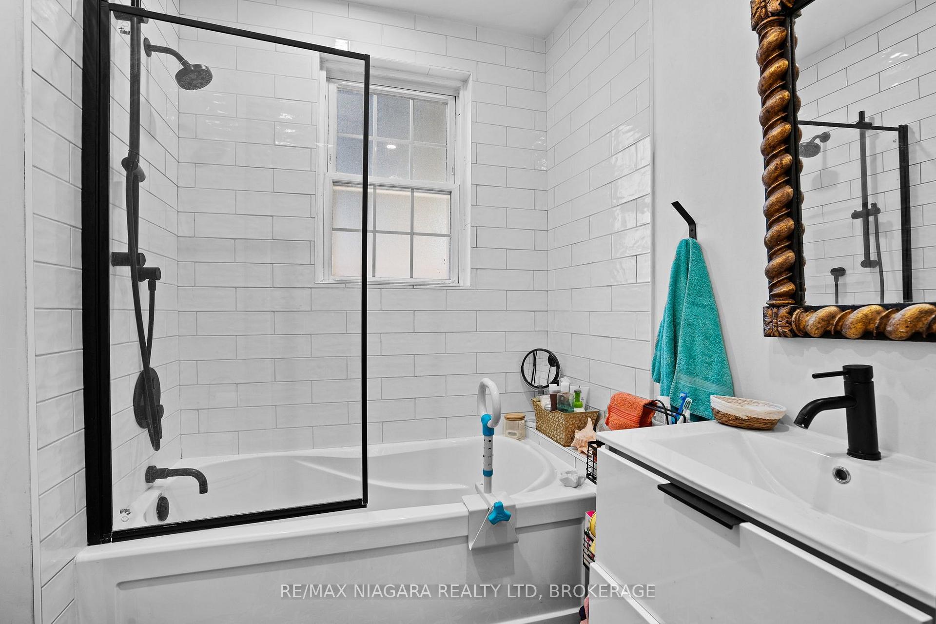 Photo 11 of 128 Adelaide Street, Port Colborne, Sugarloaf — HOMEH