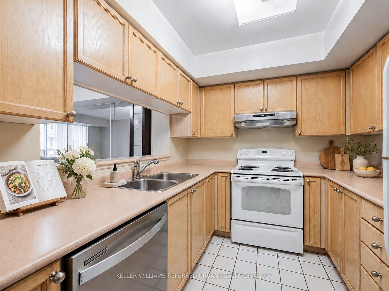 Photo 22 of Unit PH205, 2 Covington Road, Toronto, Englemount-Lawrence — HOMEH