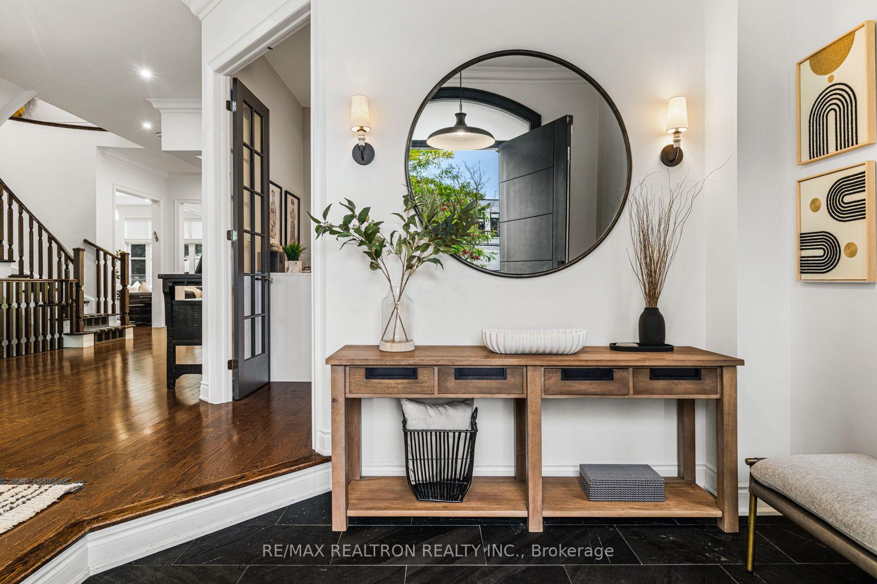 Photo 5 of 95 Woodvalley Crescent, Vaughan, Patterson — HOMEH