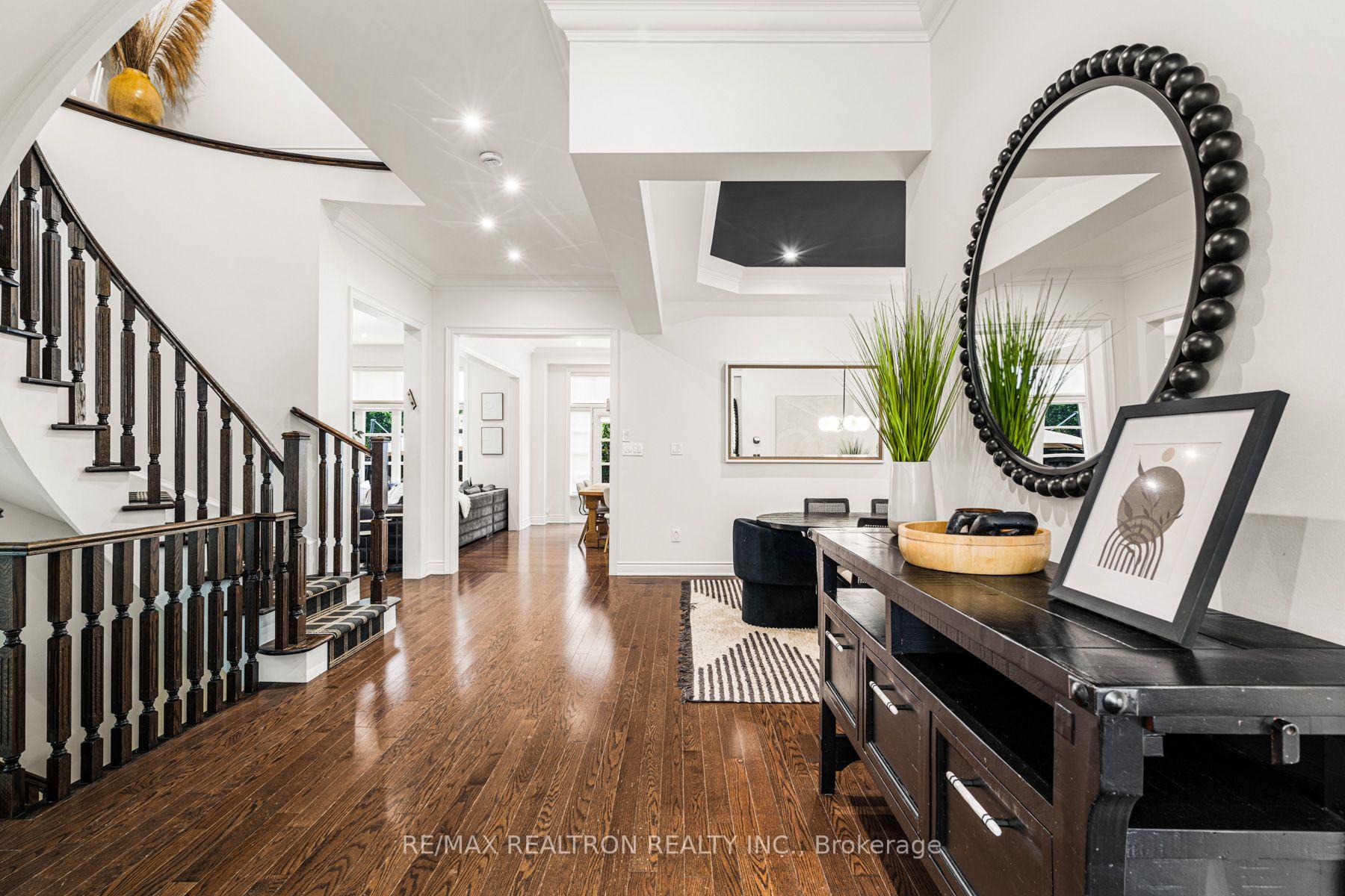 Photo 7 of 95 Woodvalley Crescent, Vaughan, Patterson — HOMEH