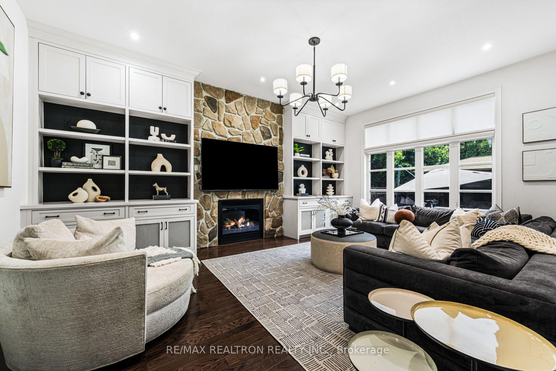 Photo 8 of 95 Woodvalley Crescent, Vaughan, Patterson — HOMEH