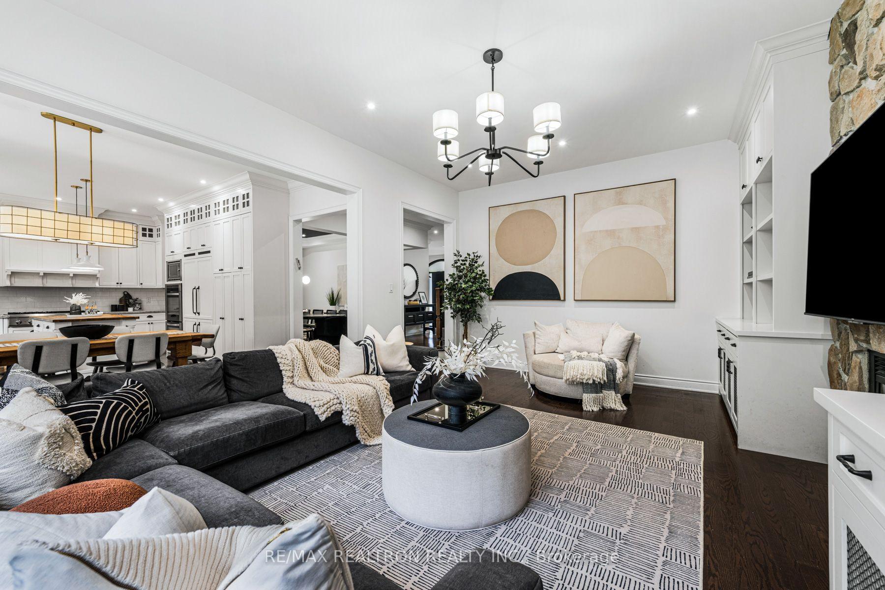 Photo 10 of 95 Woodvalley Crescent, Vaughan, Patterson — HOMEH