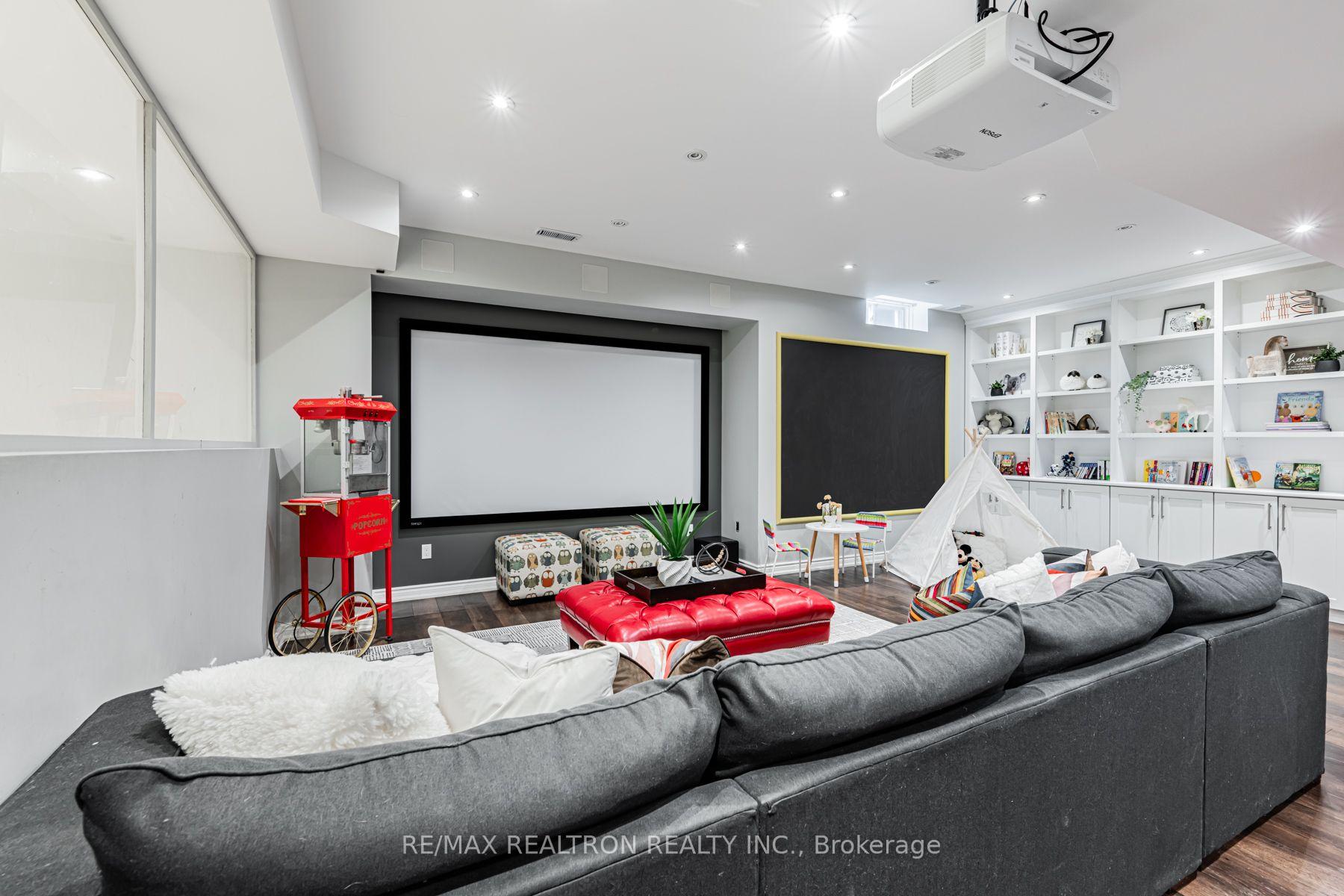 Photo 28 of 95 Woodvalley Crescent, Vaughan, Patterson — HOMEH