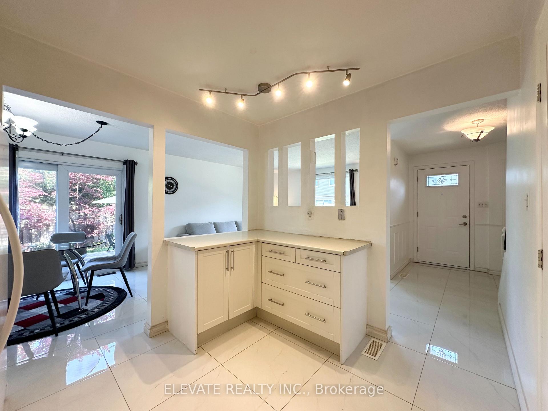 Photo 7 of Unit 56, 6540 Falconer Drive, Mississauga, Streetsville — HOMEH