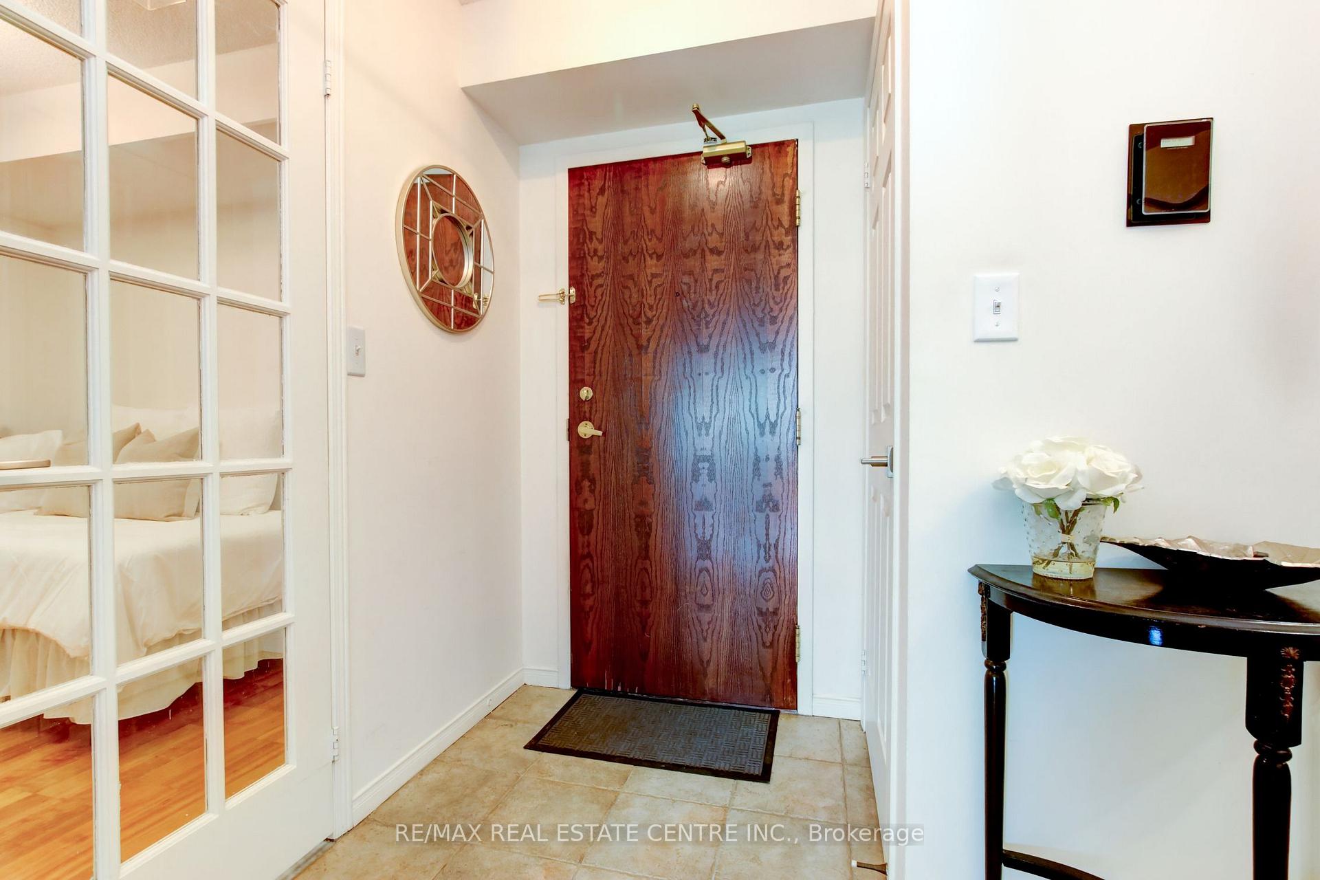 Photo 6 of Unit 706, 190 Manitoba Street, Etobicoke, Mimico — HOMEH